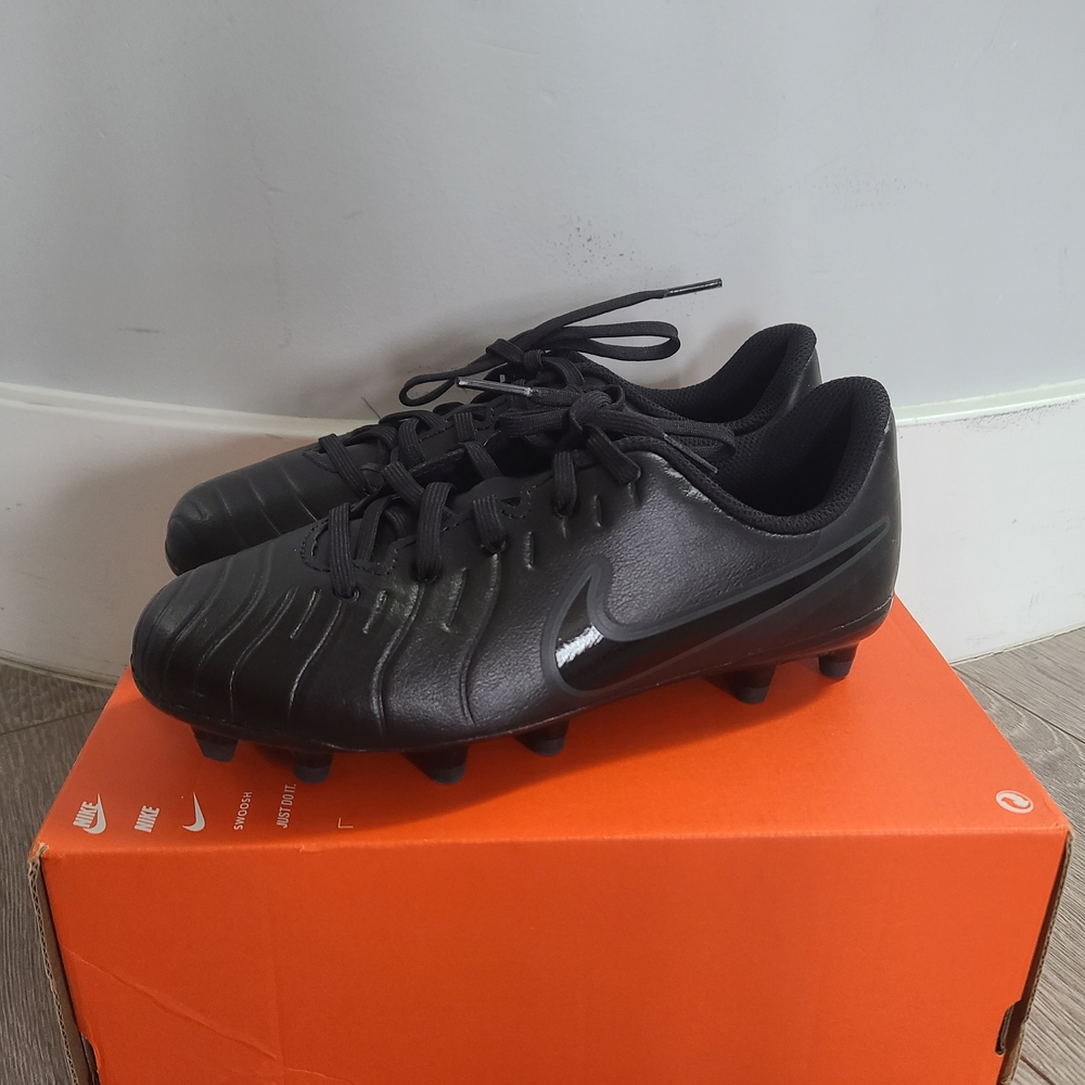 Nike Kids Legend 10 Soccer Cleats Sz 2